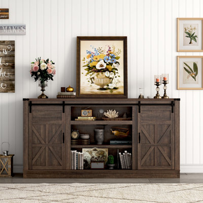Meuble télé 66 po avec prises de courant pour téléviseur de 65 à 65 po, centre de divertissement avec porte de grange coulissante et grands armoires de rangement avec 5 tablettes réglables, console multimédia de 33 po de hauteur