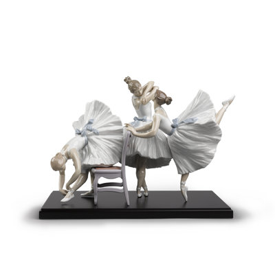Figurine de ballet dans les coulisses