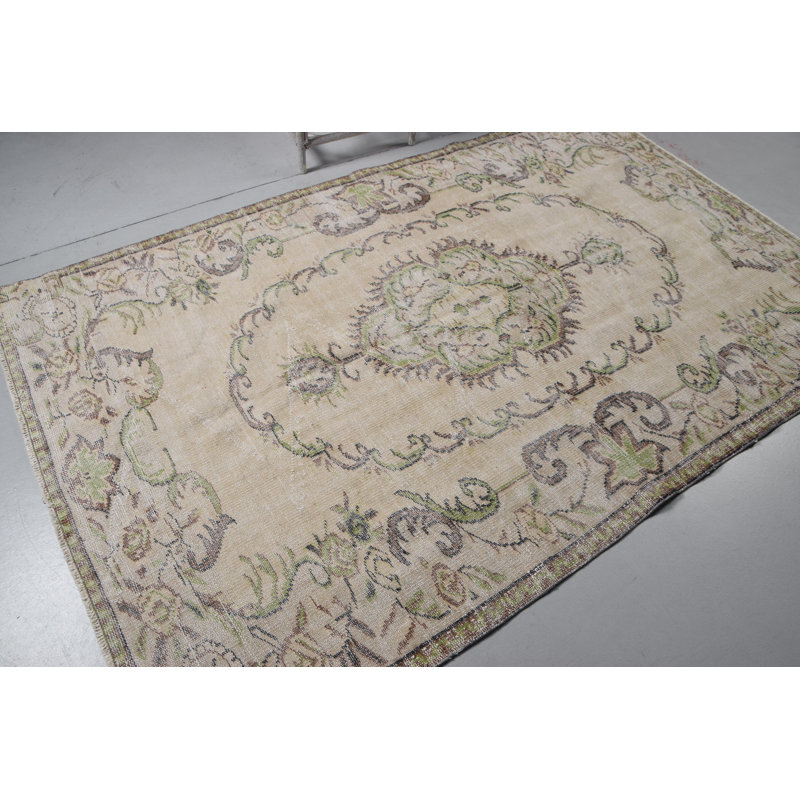 Tapis turc rétro vert et beige avec motif de médaillon orné pour un décor classique