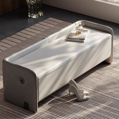 Banc de rangement moderne et luxueux avec bout de lit