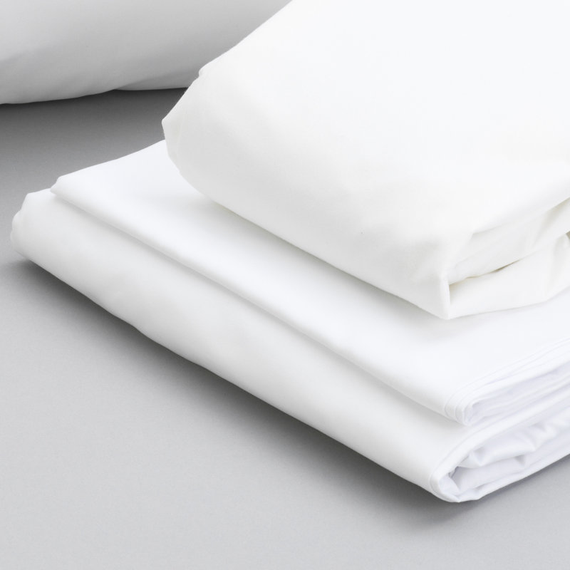 Ensemble de literie pour très grand lit divisé - oreillers, drap lisse, 5 protège-matelas, blanc doux et 100% microfibre 2 protecteurs,