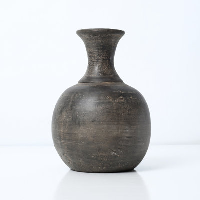 Disario Clay Table Vase