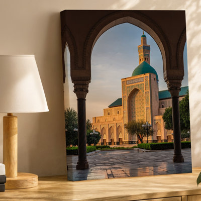 Toile, scène sereine de coucher de soleil avec une grande mosquée avec art mural, dôme vert proéminent et grand minaret, encadrée par Intricately, reproduction d'art sur toile
