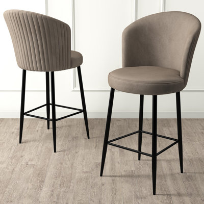 Ensemble de tabourets de bar élégants (6 pièces), cappuccino et noir, 18,1 po x 40,2 po x 15,7 po | Structure 100% métal, dossier de 37,0 cm de hauteur, siège de 25,6 po de hauteur, mousse confortable de 18 po | Parfait pour les repas modernes, la cuisine et l'hôtel