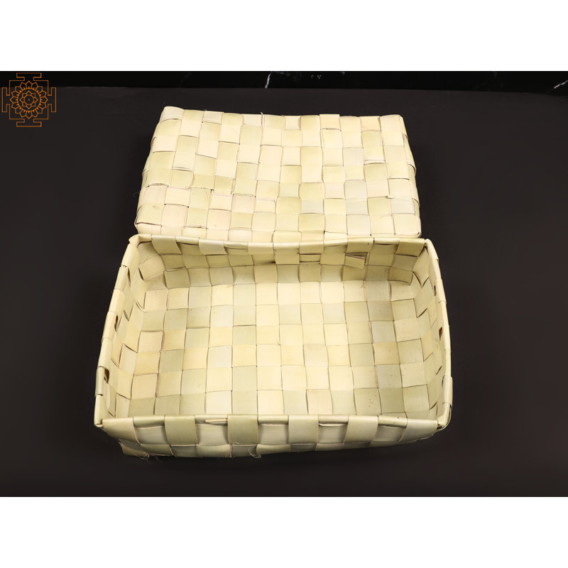 Delit Figurines & Sculptures