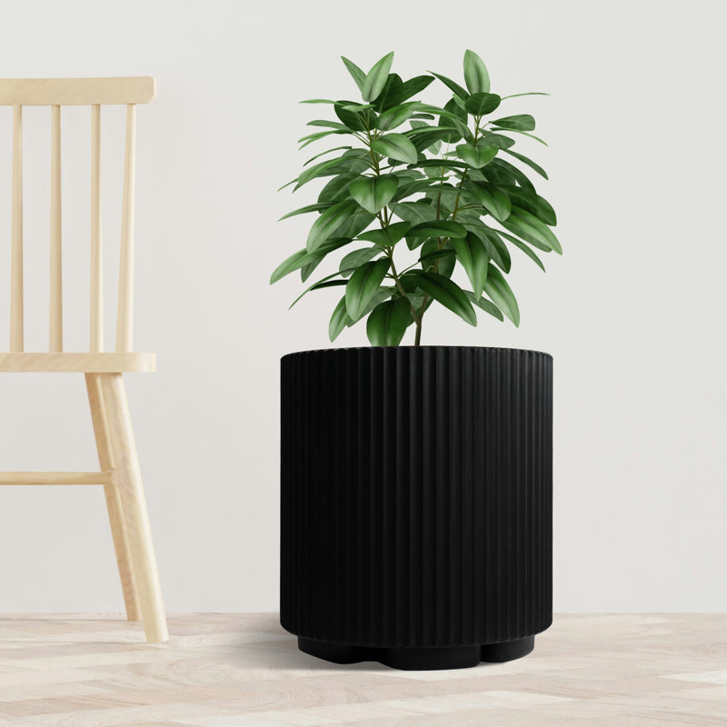 Black 16'' Tall Plastic Outdoor/Indoor Planter with Water Reservoir