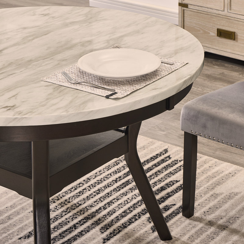 Ensemble de salle à manger 5 pièces Mella - Table ronde en faux marbre avec 4 chaises Parsons en velours, finition espresso foncé