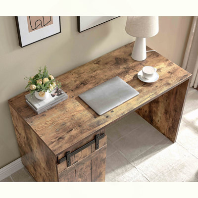 Bureau à domicile avec trois tablettes