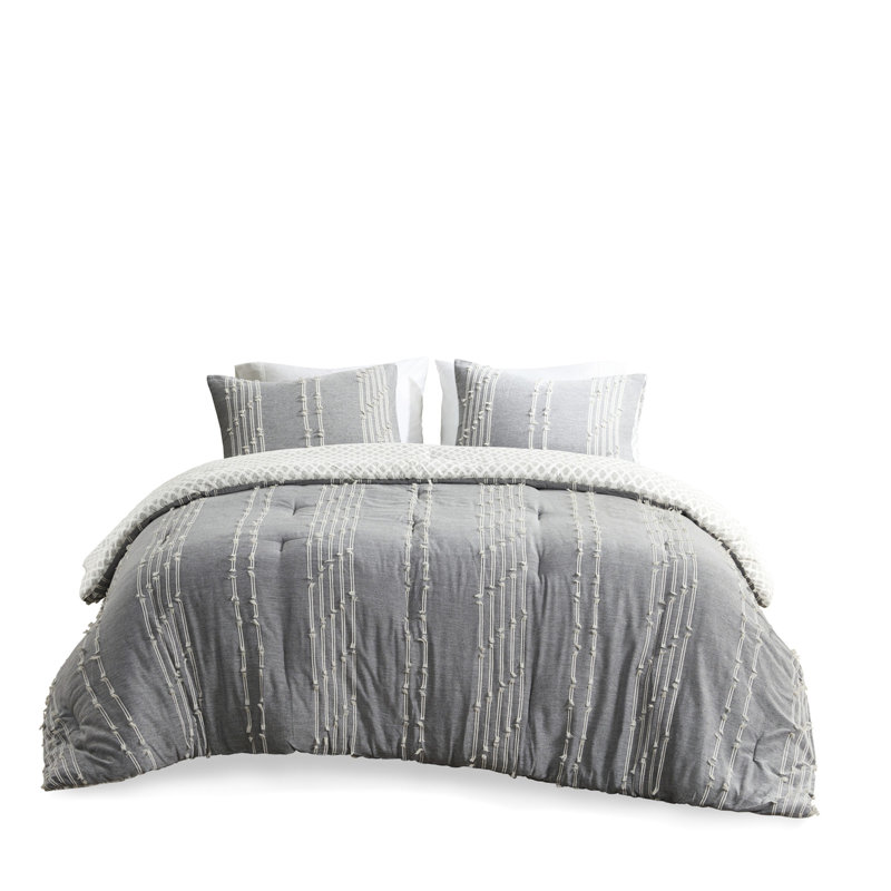 3 pièces d'édredon en coton gris. 100% avec rayures brodées colorées. Imprimé gris sur l'envers. Et 2 taies décoratives assorties. Lavable à la machine. . Motif vertical gris sans substances nocives.