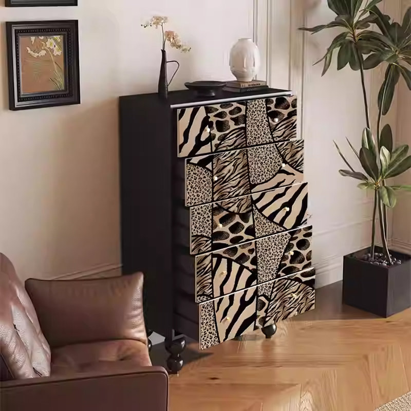 Armoire de rangement avec poignées en métal