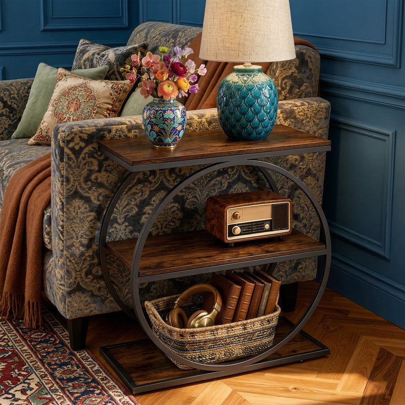 Table de bout étroite de 23,6 po avec tablettes ouvertes à 3 niveaux - Table d'appoint industrielle mince avec structure en métal - Table de chevet rustique brune pour le salon et la chambre à coucher