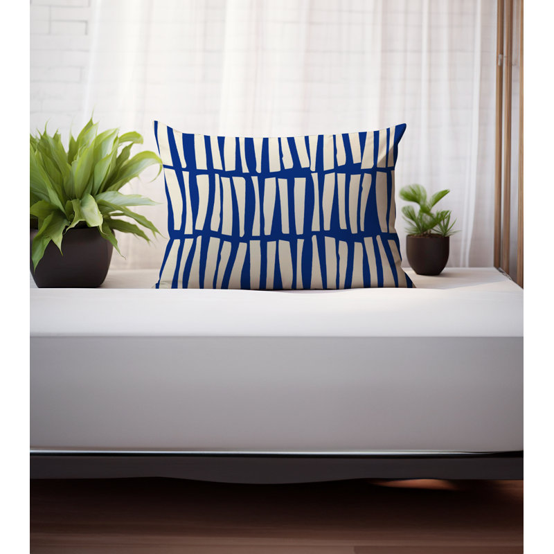 Coussin Clayton, H 25 po x l 18 po, Bleu marine / Blanc cassé