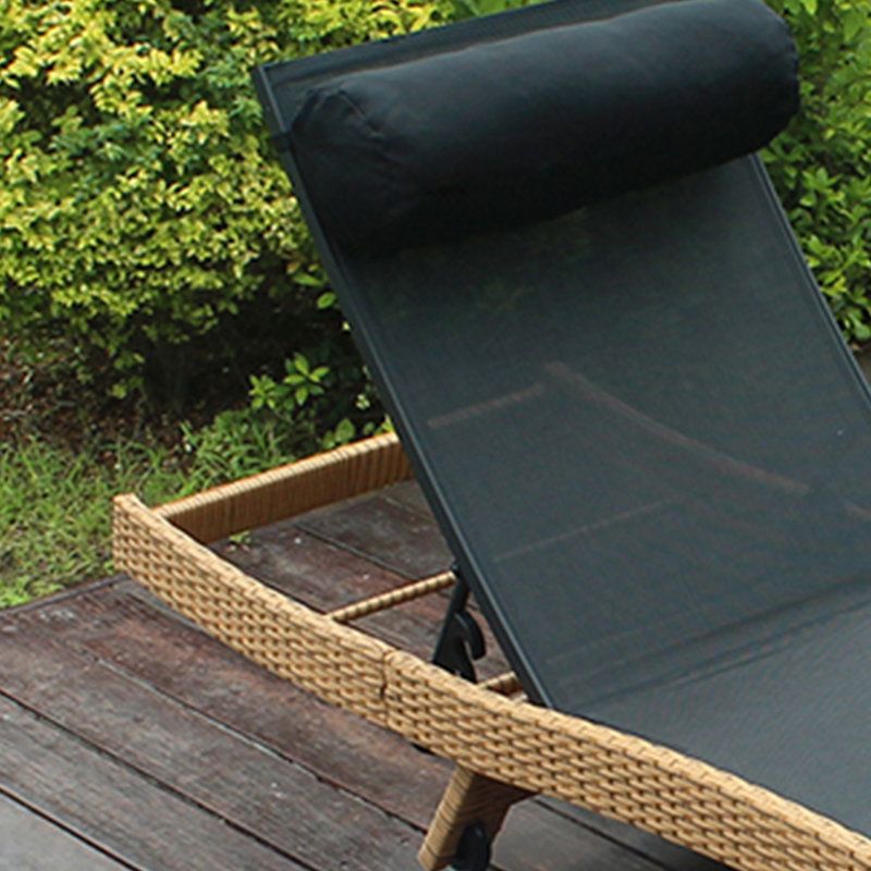 Ensemble de chaise longue d'extérieur en rotin PE tissé à la main avec table