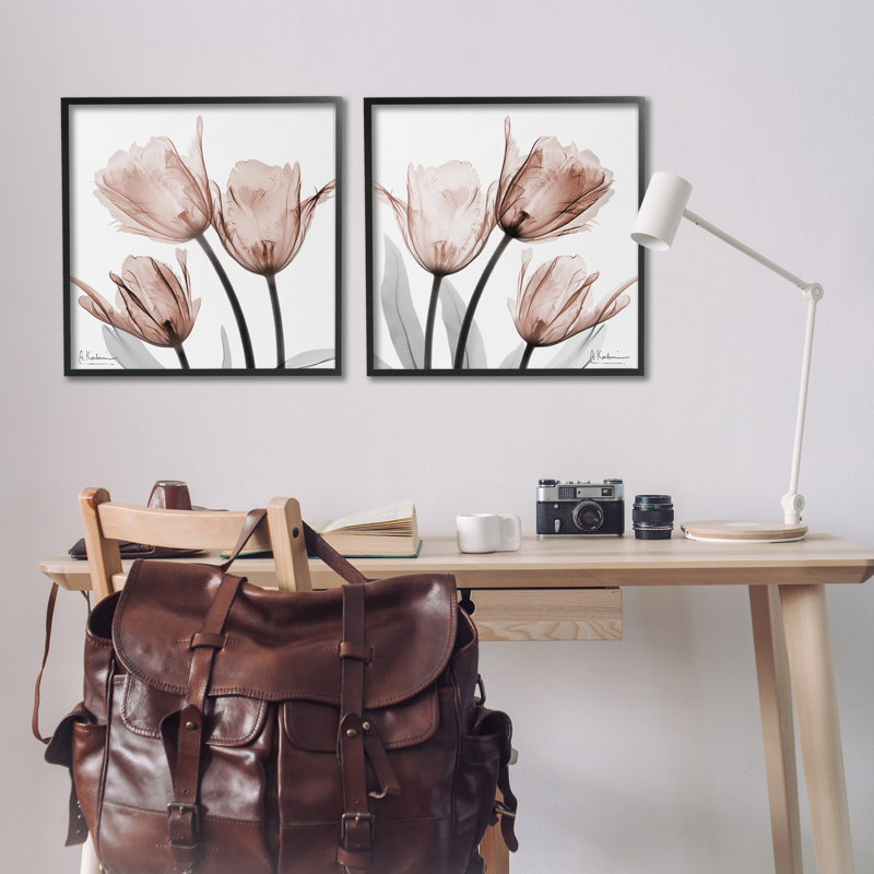 Ensemble de 2 tulipes translucides encadrées, par Albert Koetsier, H 24 po x l 48 po, Giclée encadrée noir minuit