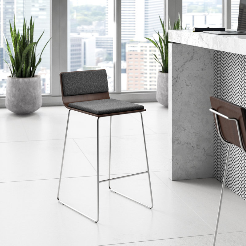Tabouret de bar et de comptoir Seguin, Noyer américain, Gris foncé, Tabouret de bar (siège d'une hauteur de 29 po)