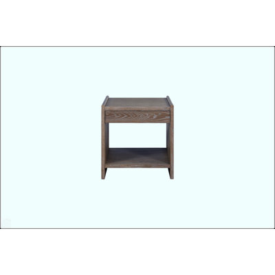 Table de bout avec tiroir à fermeture en douceur et tablette ouverte au fini brun patiné, parfaite pour un décor moderne et rustique.