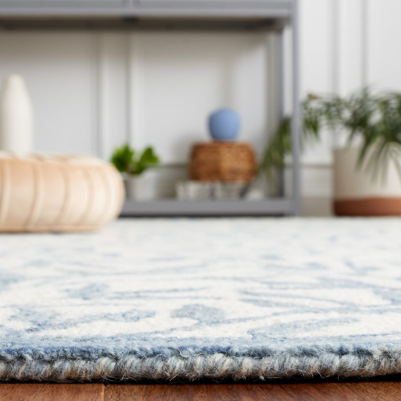 Iqarar Hand Tufted Wool/Cotton Floral Rug in Blue/Ivory, Rectangle 5' x 8'