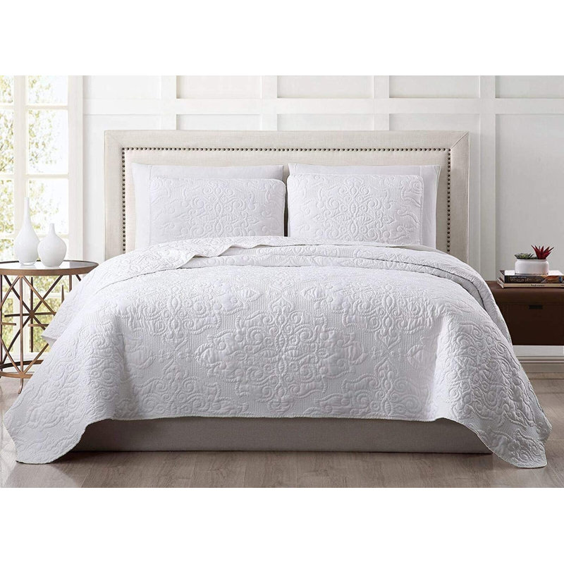 Medallion Embroidered Lightweight Cooling Quilt Set, King Quilt + 2 King Shams, White