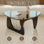 Table basse moderne triangulaire, plateau en verre trempé et base en bois courbé pour le salon-416388529-416388531-416388532