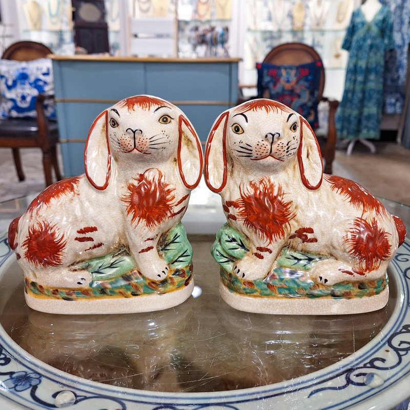 Petite figurine de lapin Staffordshire, H 6,5 po x l 6 po x P 3 po, Orange