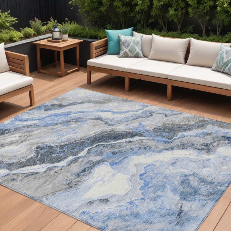Tapis extérieur lavable abstrait bleu et argenté 8 pi x 10 pi Everette