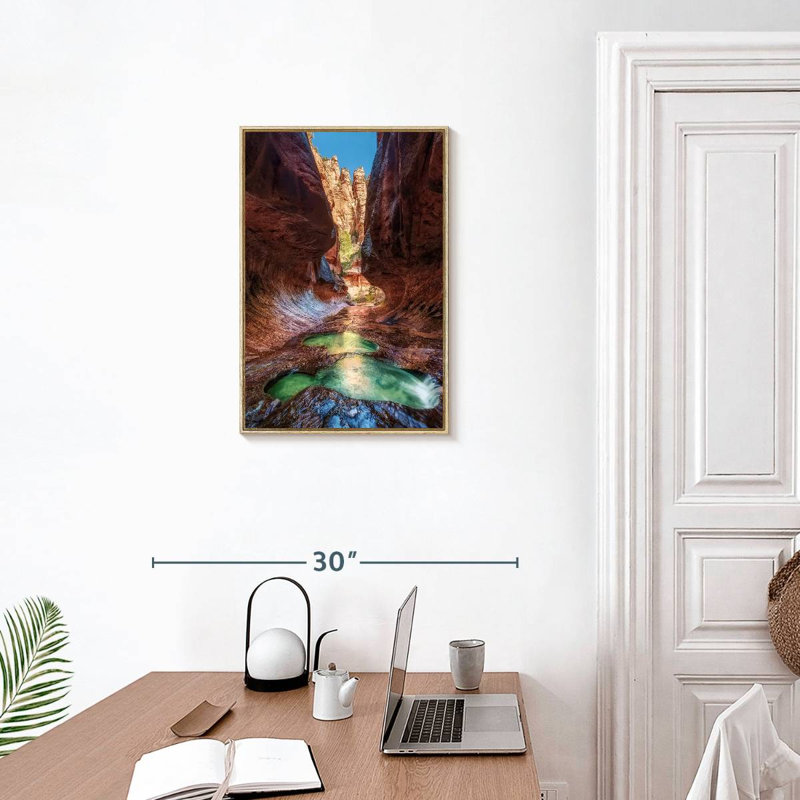 Le fente du métro, Cadre flottant en bois naturel, 17" x 25"