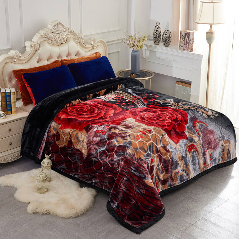 Couverture en flanelle très grande taille Merry Home 87 po x 95 po, 10 lb, prête pour l'hiver, douce et soyeuse, impression A & B à 2 épaisseurs et motif à une face en relief, rose rouge et motifs ornés