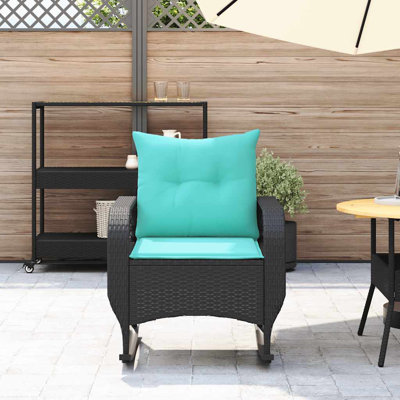 Chaise berçante de patio avec coussins en poly rotin