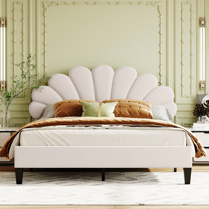 Grand lit plateforme tapissier beige à motif de tête de lit en velours, Queen, Beige