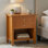 Table de chevet transitionnelle en bois massif avec tiroirs et tablette ouverte Warm Shaker