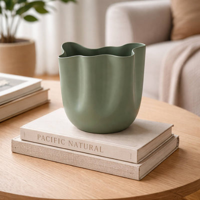 Vase décoratif en aluminium 8,25 po x 8,25 po x 9,5 po