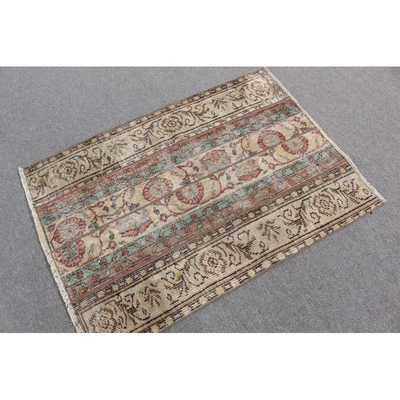 Petit tapis turc rétro en patchwork qui enrichit votre cuisine et votre entrée avec une touche bohémienne
