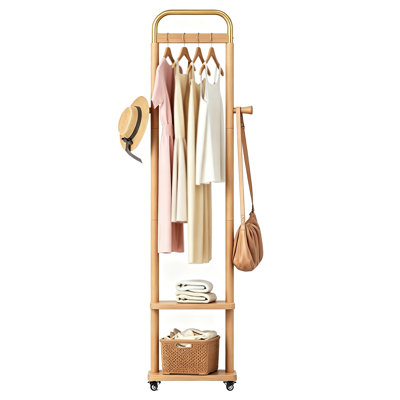 Portemanteau autoportant en bois avec roulettes verrouillables, portemanteau vertical 71,2 po avec barre à crochet supérieure en métal doré, tablettes de rangement à 2 niveaux et crochets latéraux, portemanteau roulant pour petits appartements
