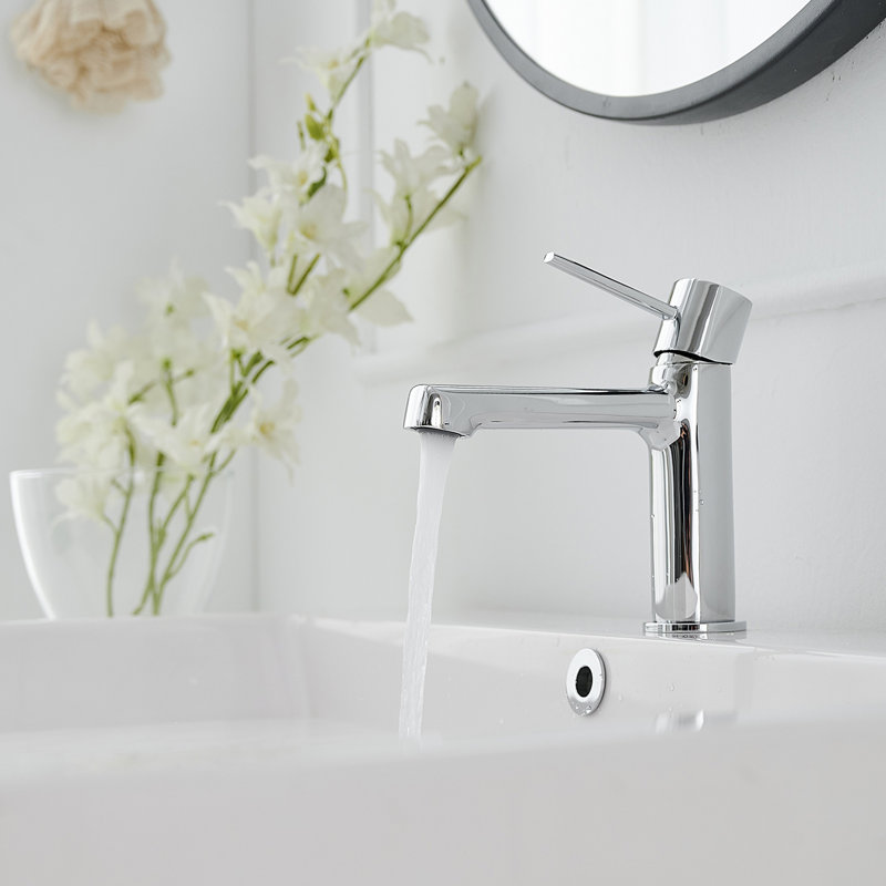 Single-Hole Single-handle Bathroom Faucet with Drain Assembly, Polished Chrome