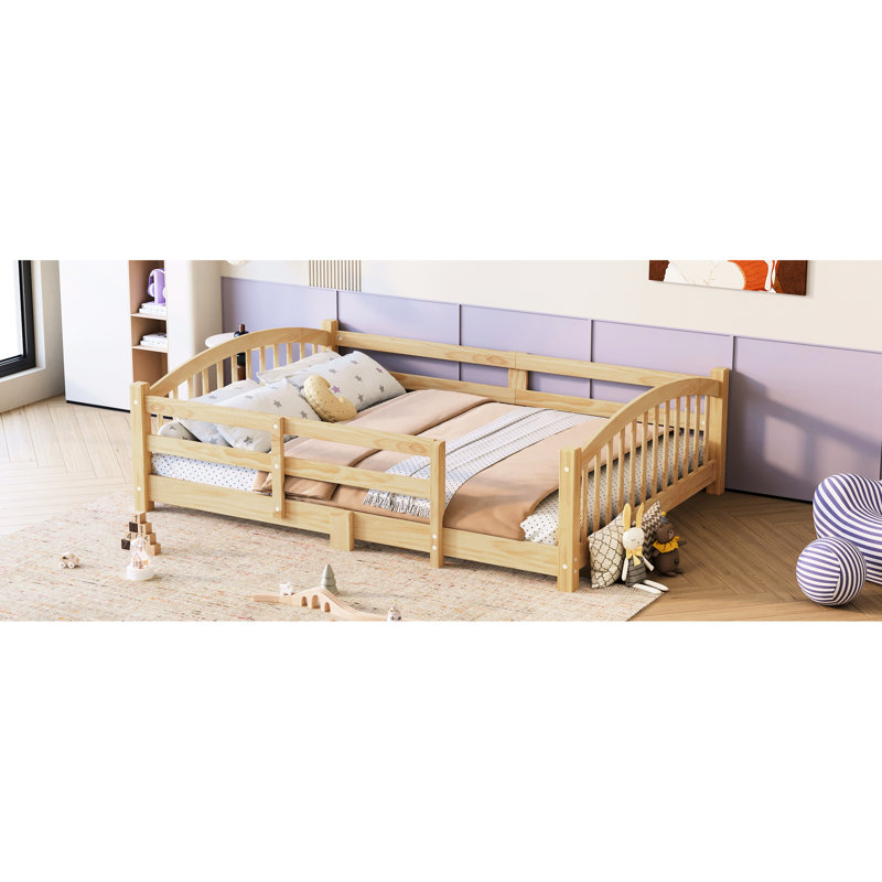Lit à plancher double, style avec lattes et garde-corps, fait de bois fin, encourage les dimensions du lit en bois massif Freedom Motion, mélange les styles de chambre à coucher