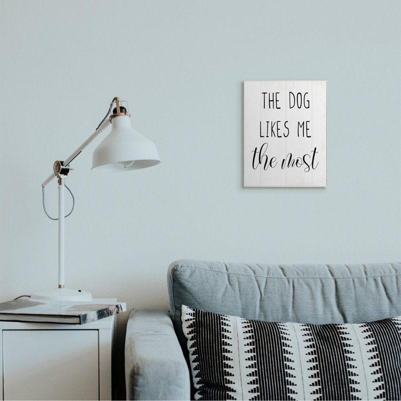 «The Dog Likes Me Most Minimal Rustic Pet Design» par Daphne Polselli, reproduction d'art textuel, Plaque murale