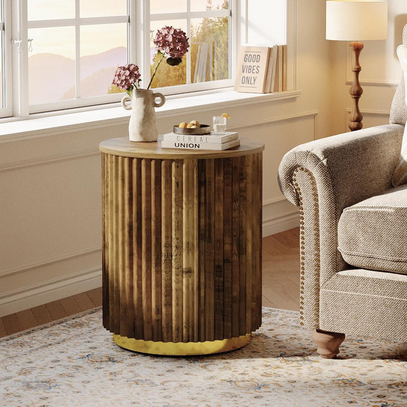Table de bout ronde cannelée rustique avec base dorée