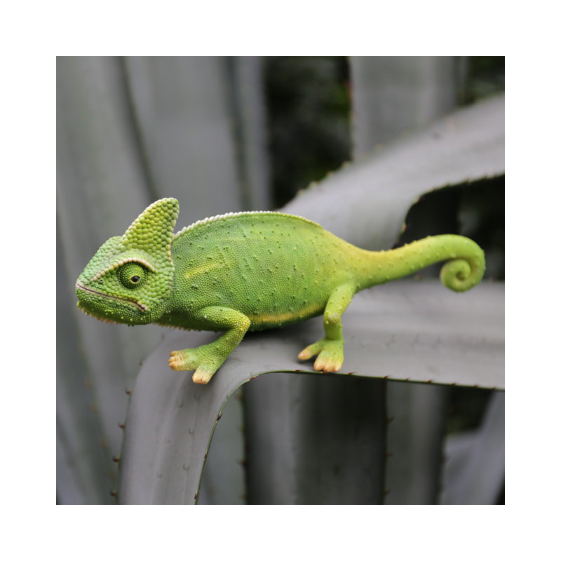 Statue chameleon
