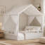 Lit Montessori au sol avec baldaquin, barrières de sécurité et porte-975870894-975870895