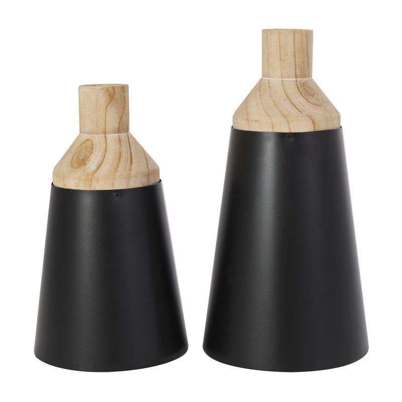 Ensemble de vases noirs en jacquari