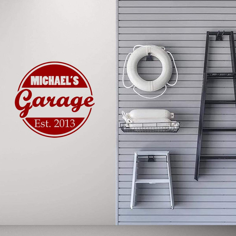 Décalcomanie murale Trinx Garage avec nom personnalisé - CS49, H 12 po x l 12,5 po, Bourgogne, Oui