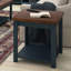 Table de bout bleue en denim et whisky de 24 po, fabriquée en peuplier, entièrement construite, avec une tablette inférieure latérale de 24 po prête à l'emploi