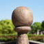 Figurines et sculptures abstraites vieillies