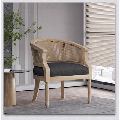 Chaise d'appoint de style champêtre français avec revêtement confortable et fabrication durable pour une élégance classique