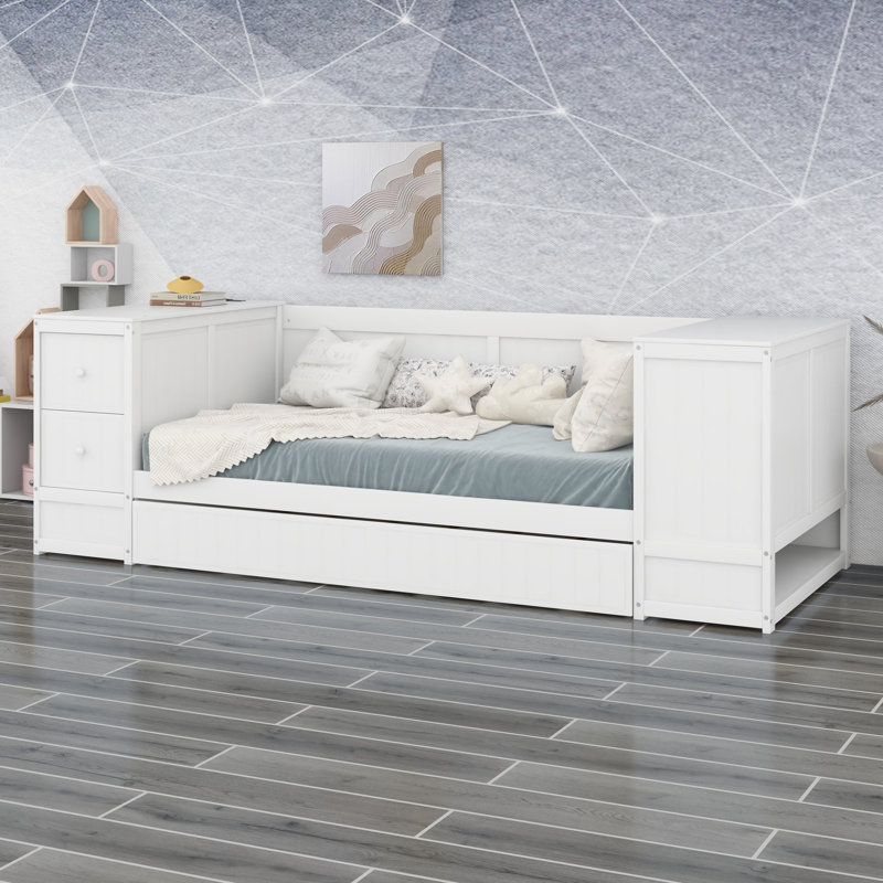 Le sofa-lit avec rangement intégré, lit gigogne et station de recharge permet de garder les chambres d'amis organisées et prêtes à l'emploi.