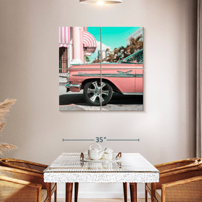 Voiture rose rétro Mehar