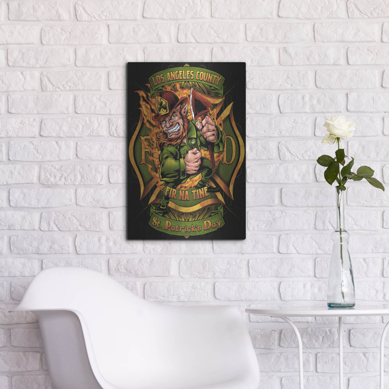 "Leprechuan Firefighter 2" par Flyland Designs, H 24 po x l 16 po
