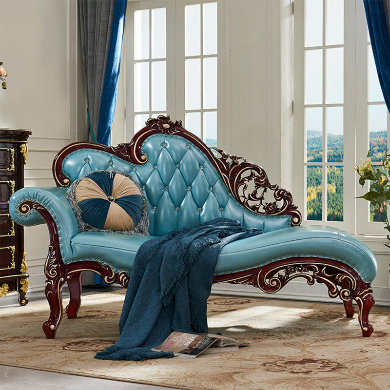 Élégante chaise sculptée en bois massif, Orienté à gauche (vu de face)