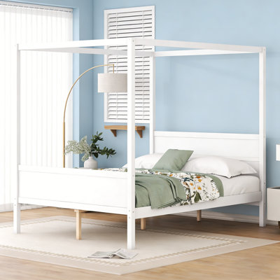 Grand lit plateforme à baldaquin avec tête de lit, pied de lit et lattes élégantes pour les chambres modernes et confortables