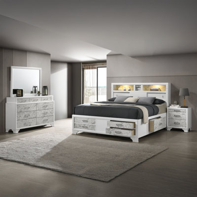 Novarayne 4PC Bedroom Set White